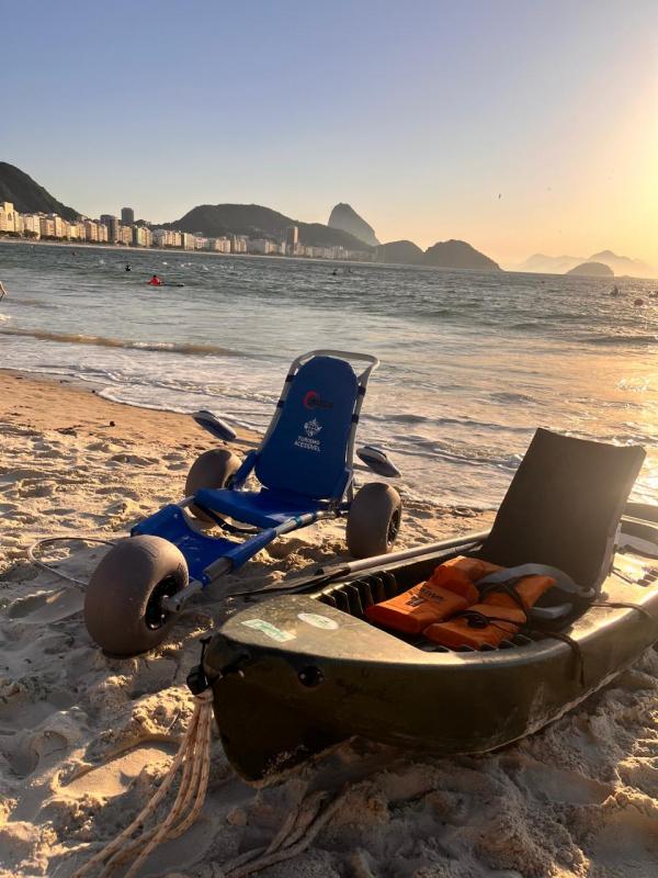 caiaque-adaptado-cadeira-anfibia-copacabana