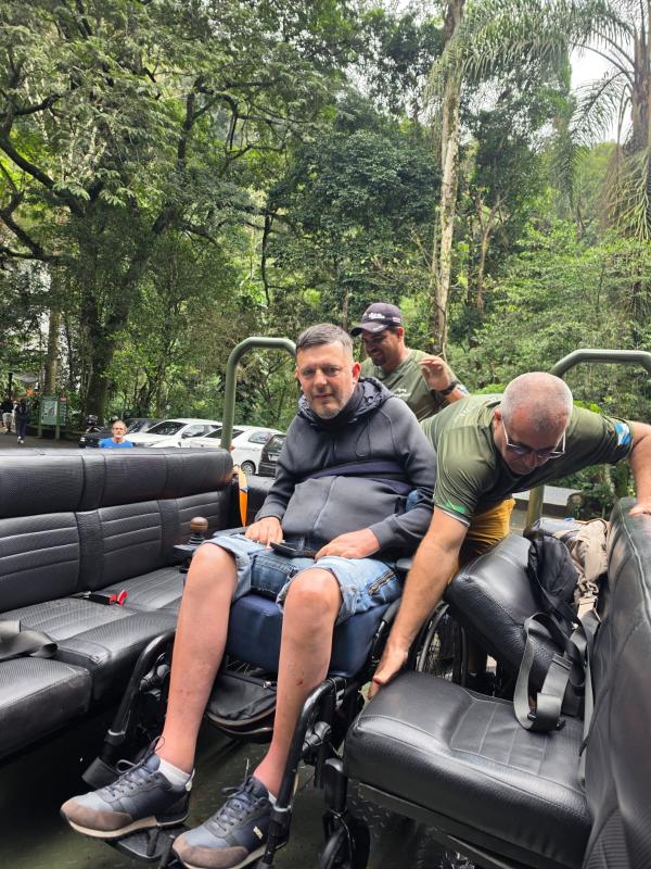 Passeio acessível em Jeep para cadeirante na Floresta da Tijuca